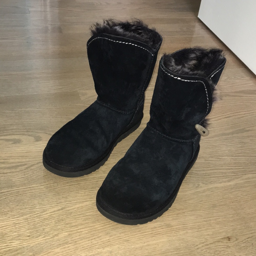 black short UGGS with button on the side
